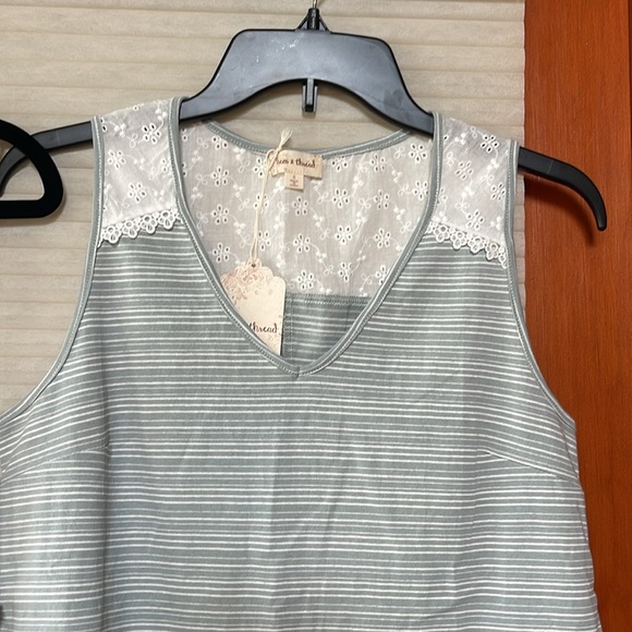 NWT Bundle of 2 tops size small - Picture 11 of 15